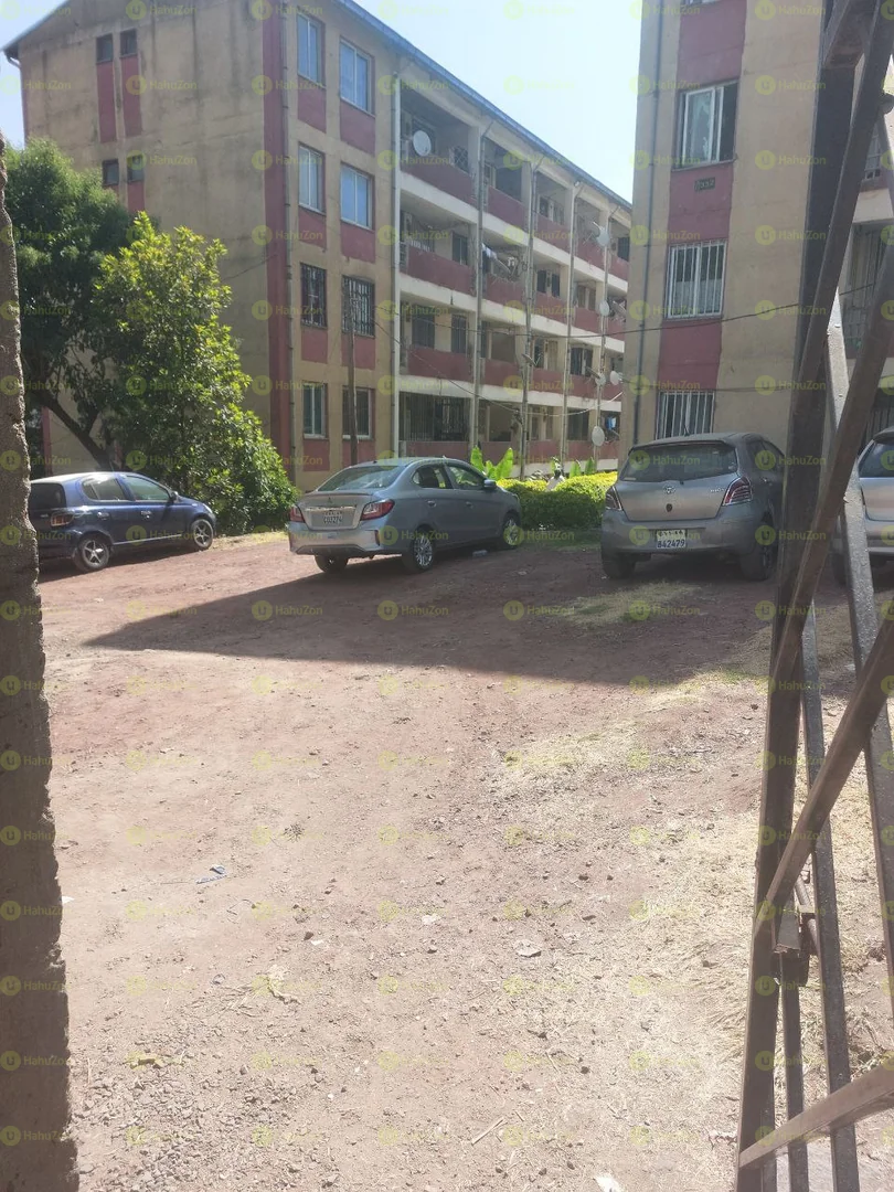 30 ካሬ የሚሸጥ ሱቱዲዮ ኮንደምንየም በሰሚት