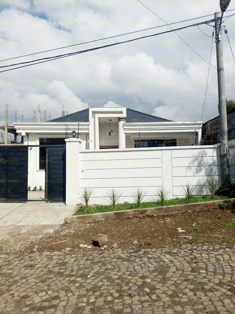 305 ካሬ የሚሸጥ ቤት በፈረንሳይ