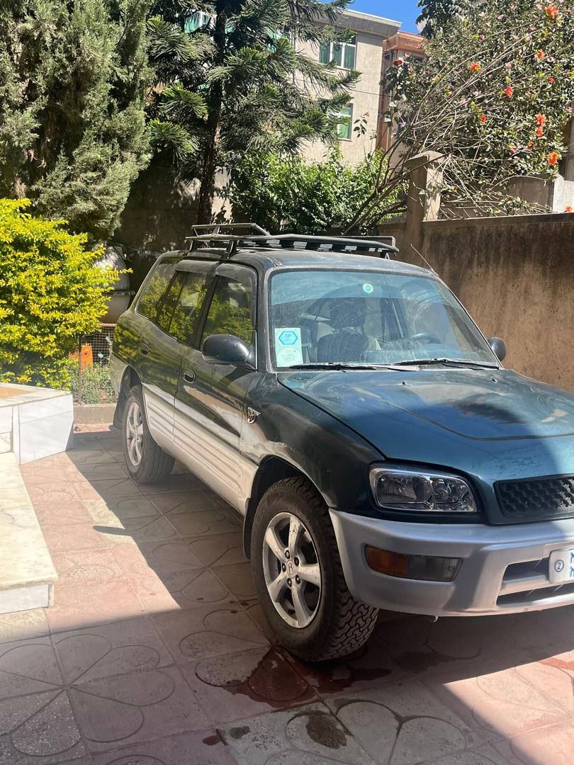 2000 Model-Toyota Rav4