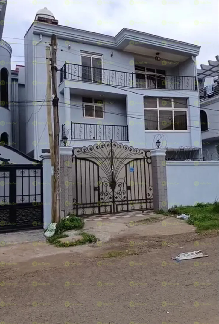 200 ካሬ የሚሸጥ G+2 ቤት በሰሚት