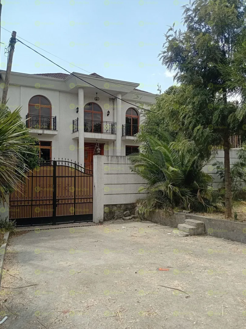 350 ካሬ የሚሸጥ ዘመናዊ  G+1 ቤት በአያት