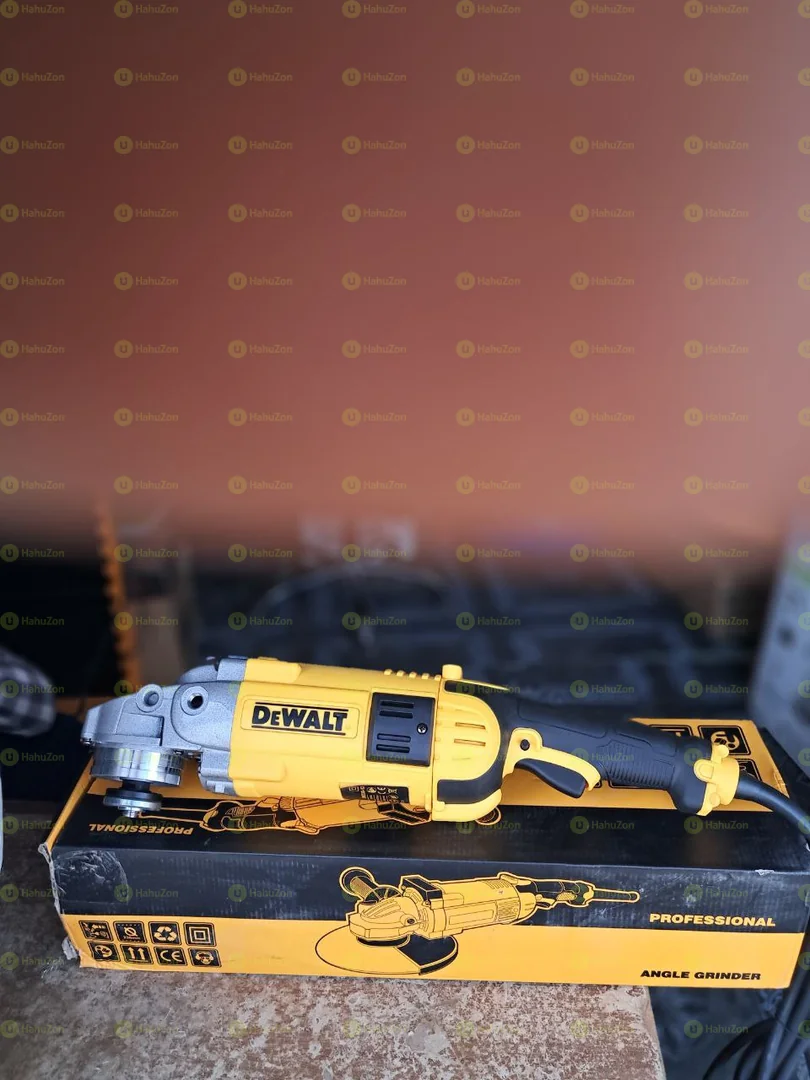 ዲዋልት ትልቁ ግራይደር 2400w