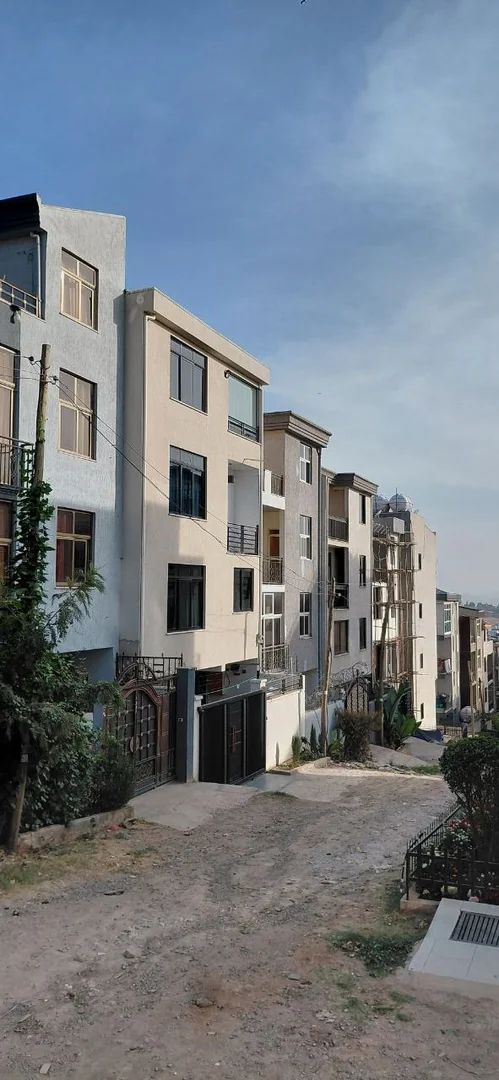 72 ካሬ የሚሸጥ መኖርያ ቤት በሰሚት 72 አካባቢ