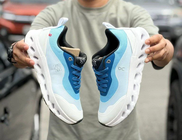 On ud Running White Blue Colorway Men's Shoes