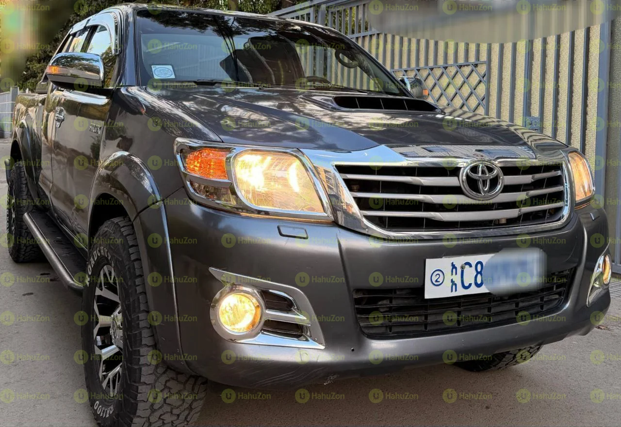 2013 Model-Toyota Hilux  kin Cab