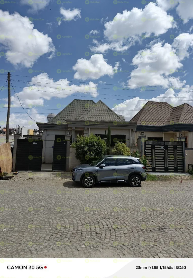 150 ካሬ የሚሸጥ ቪላ ቤት በሰሚት