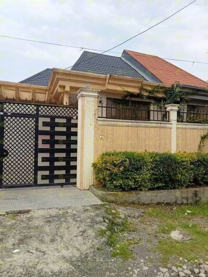 187 ካሬ የሚሸጥ ቤት በሰሚት