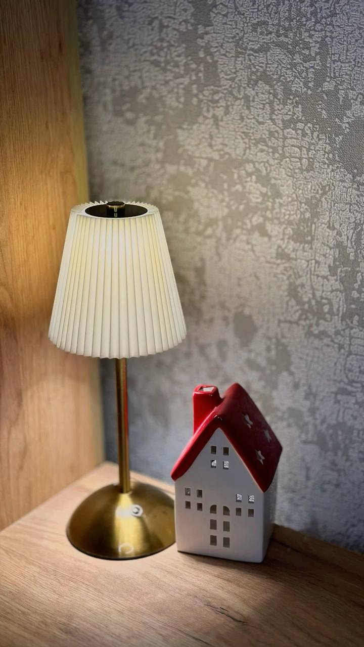 Table lamp rechargeable