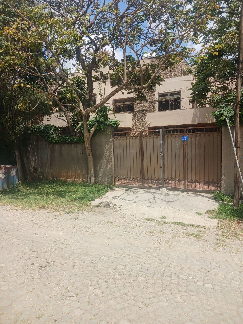 500 ካሬ የሚሸጥ ቤት በአያት ዞን ውስጥ