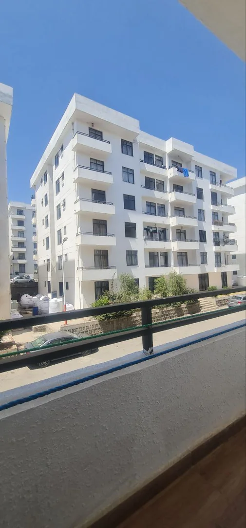 103 ካሬ የሚሸጥ አፓርታማ በአያት ኖህ ሪል