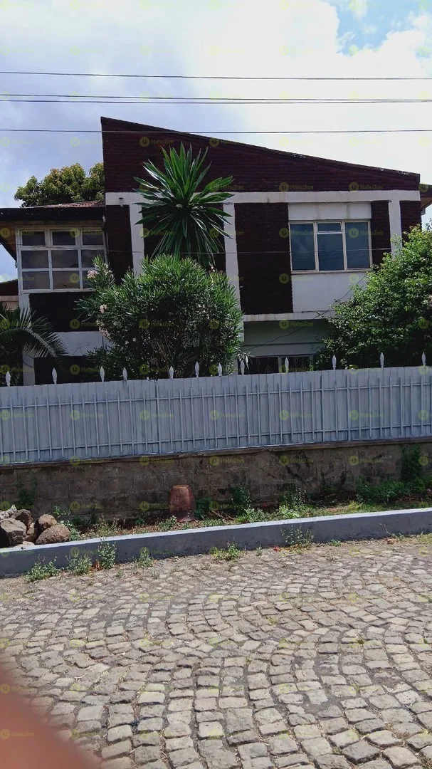 300 ካሬ የሚሸጥ G+1 ቤት በአያት ዞን ውስጥ
