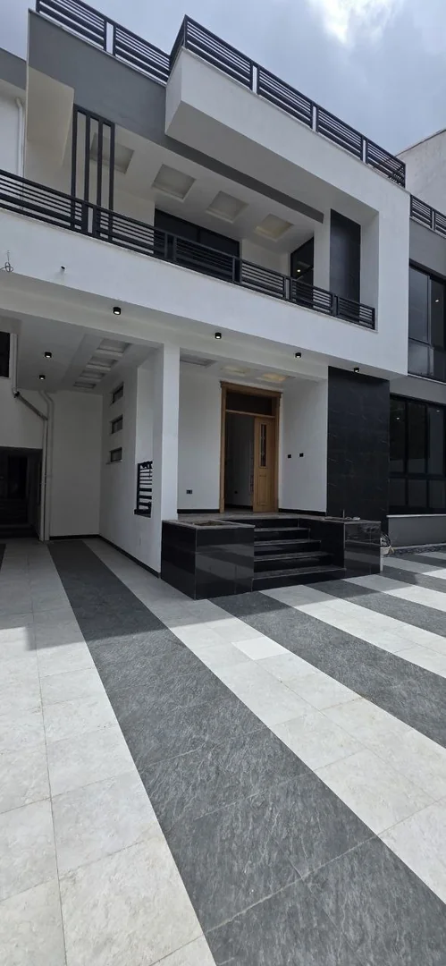 250 ካሬ የሚሸጥ G+2 ቤት በሰሚት