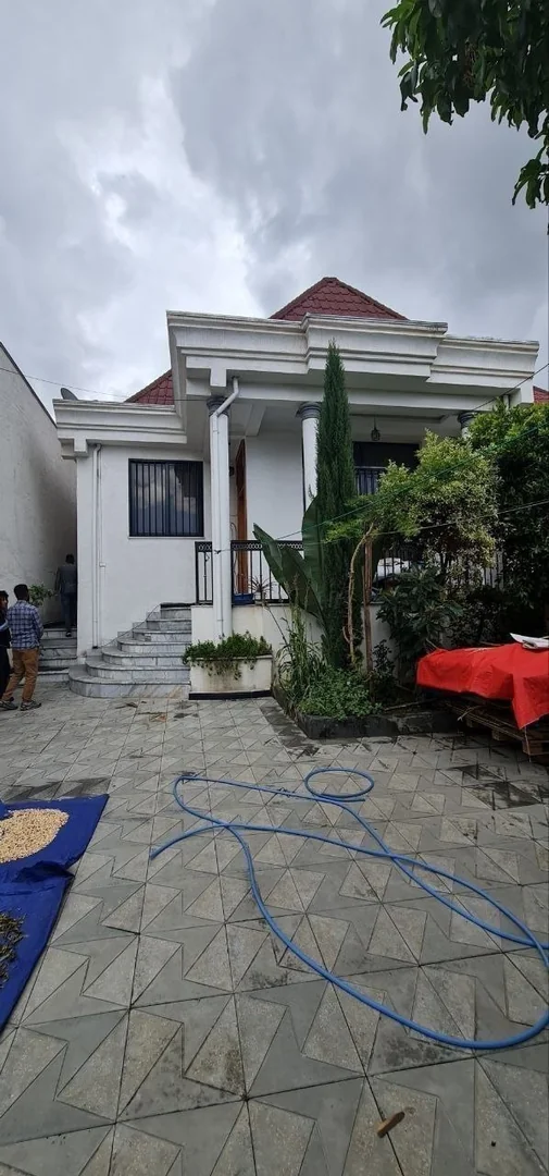 250 ካሬ የሚሸጥ ቪላ ቤት በሜታ ጃክሮስ አካባቢ