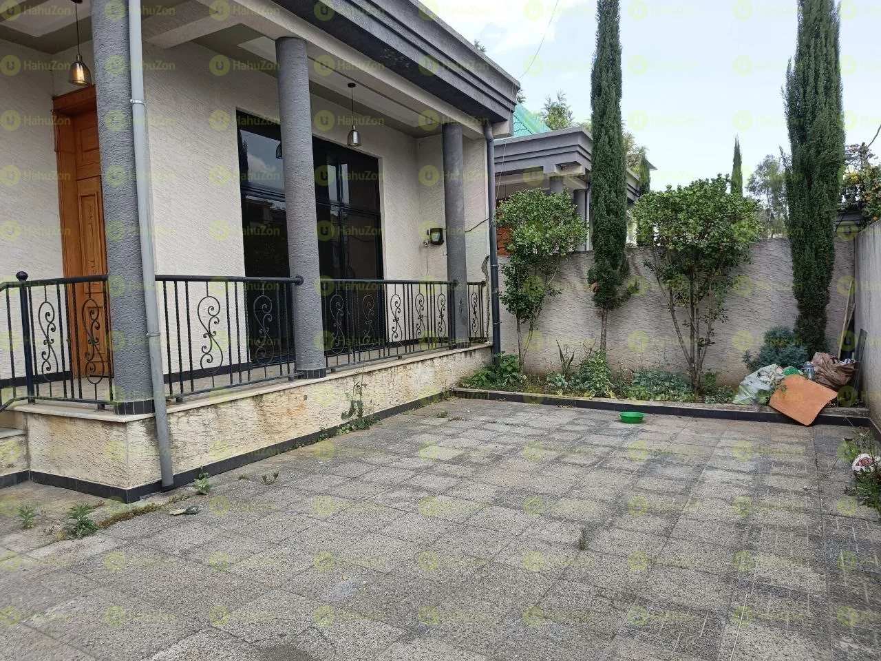 250 ካሬ የሚሸጥ ቪላ ቤት በሰሚት