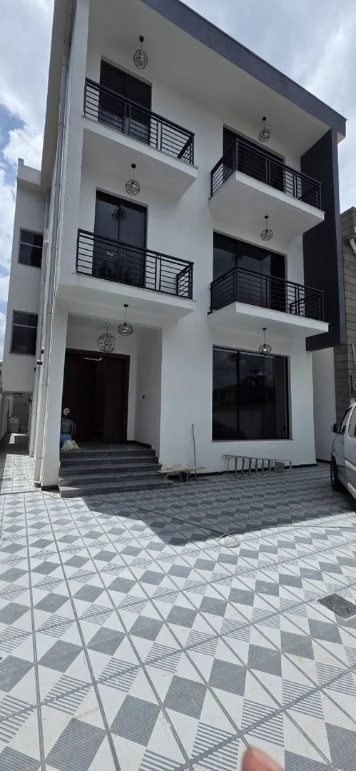 250 ካሬ የሚሸጥ ዘመናዊ መኖሪያ ቤት በአያት