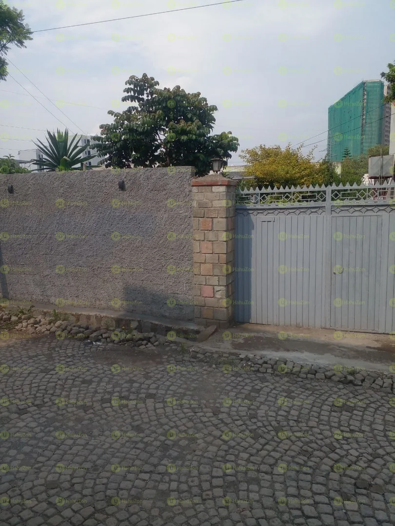 205 ካሬ የሚሸጥ ቤት በወሰን አከባቢ