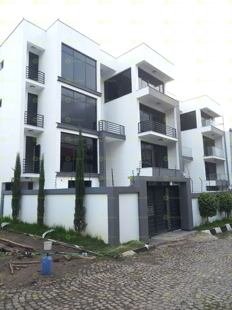 230 ካሬ የሚሸጥ G+3 አያት በCMC ኮንፓውንድ ውስጥ