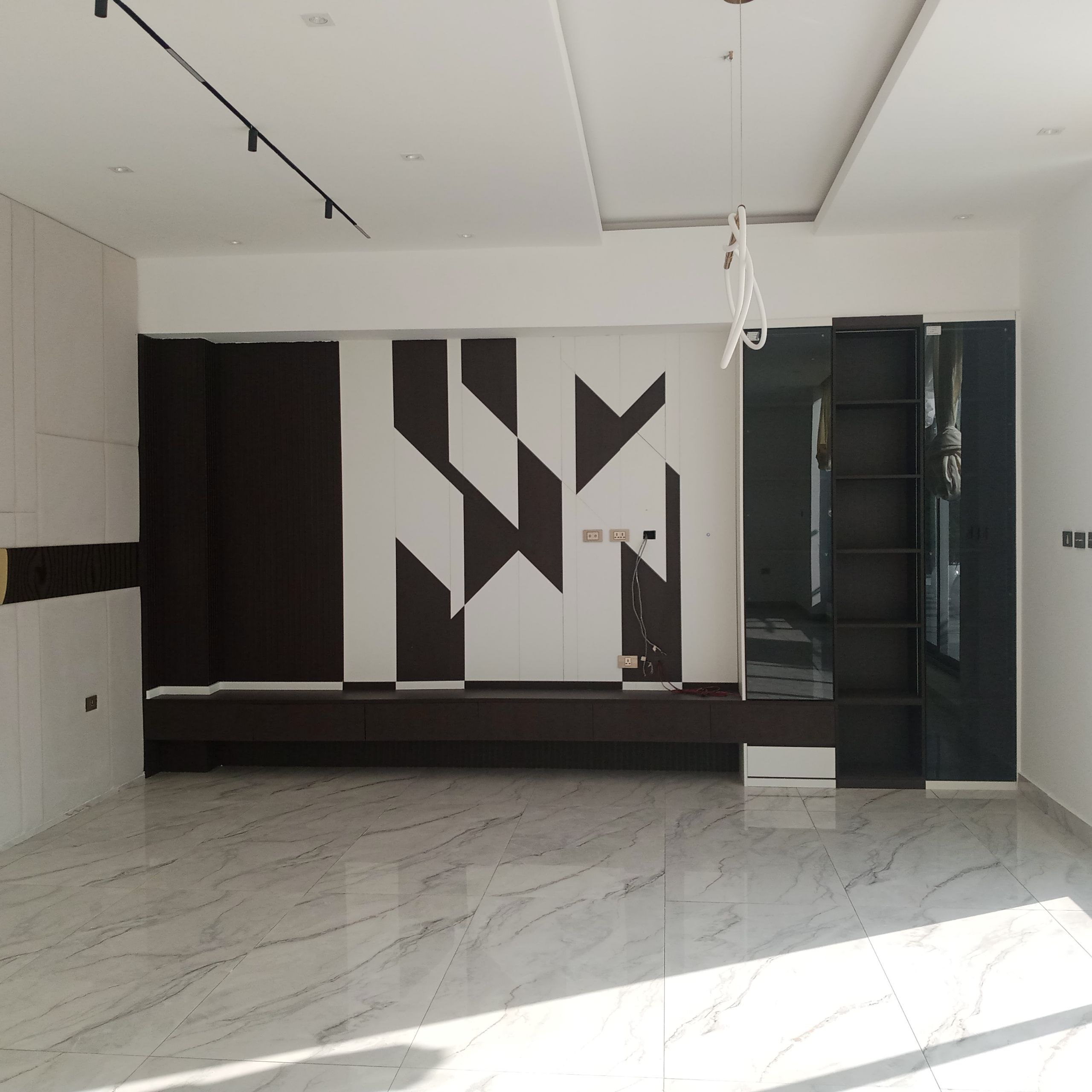 -ከውጪ የሚገቡ የቤት እና የቢሮ የፍርኒቸር ውጤቶች የመግጠም አገልግሎት. - የቤት እና የቢሮ ፍርኒቸሮች ምርት -የተሽካረካሪ ወንበር ጥገና አገልግሎት  -የቤት እና የቢሮ ፍርኒቸሮችን በመፍታት ከቦታ ቦታ ሸፍት የማድርግ አገልግሎት -የቢሮ መጋርጃ ሰራ(በቨረቲካል ወይም በሮለር) -የቢሮ ምንጣፍ ሰራ -ይደውሉልን 0923147671