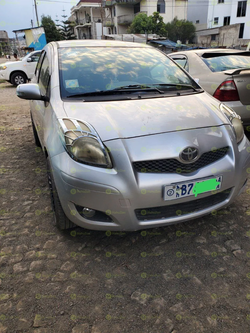 2010 Model-Toyota Yaris Compact