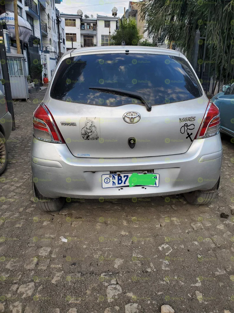 2010 Model-Toyota Yaris Compact