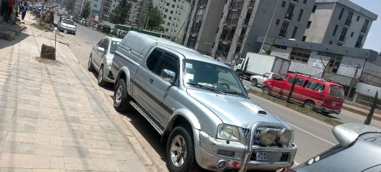 2005 Model-Mitsubishi L200