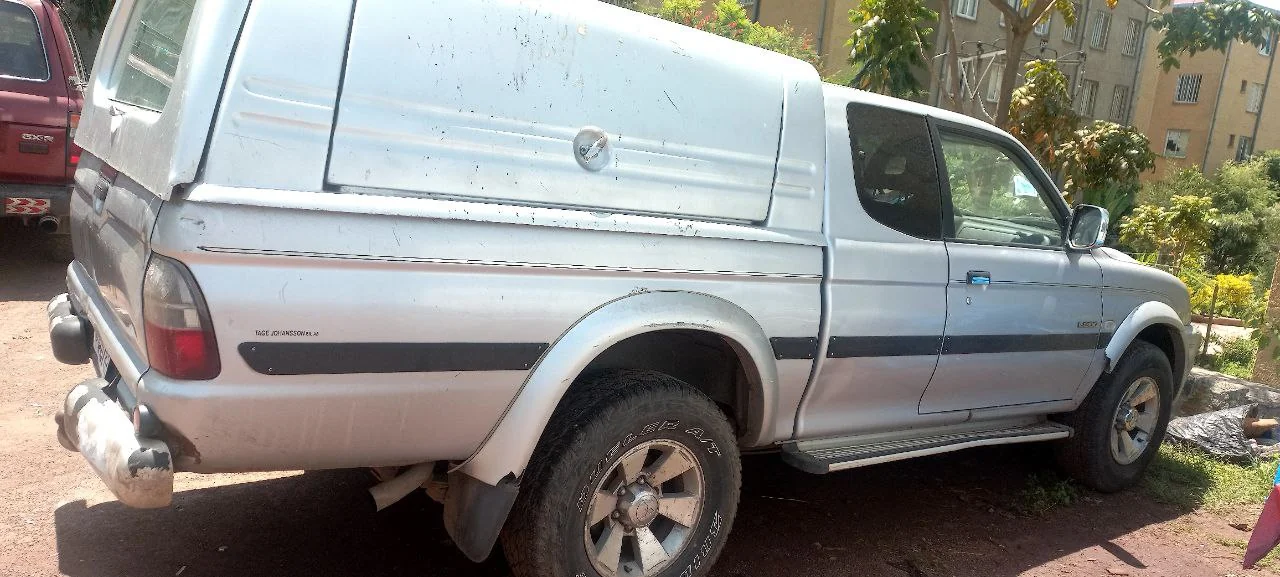 2005 Model-Mitsubishi L200