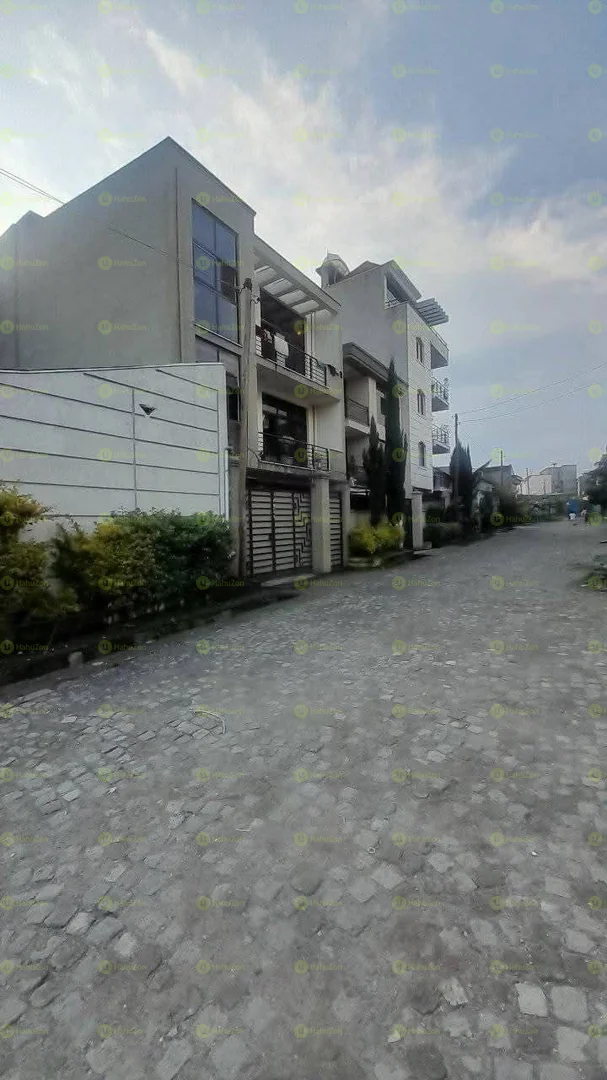 105 ካሬ የሚሸጥ G+2 ቤት በአያት