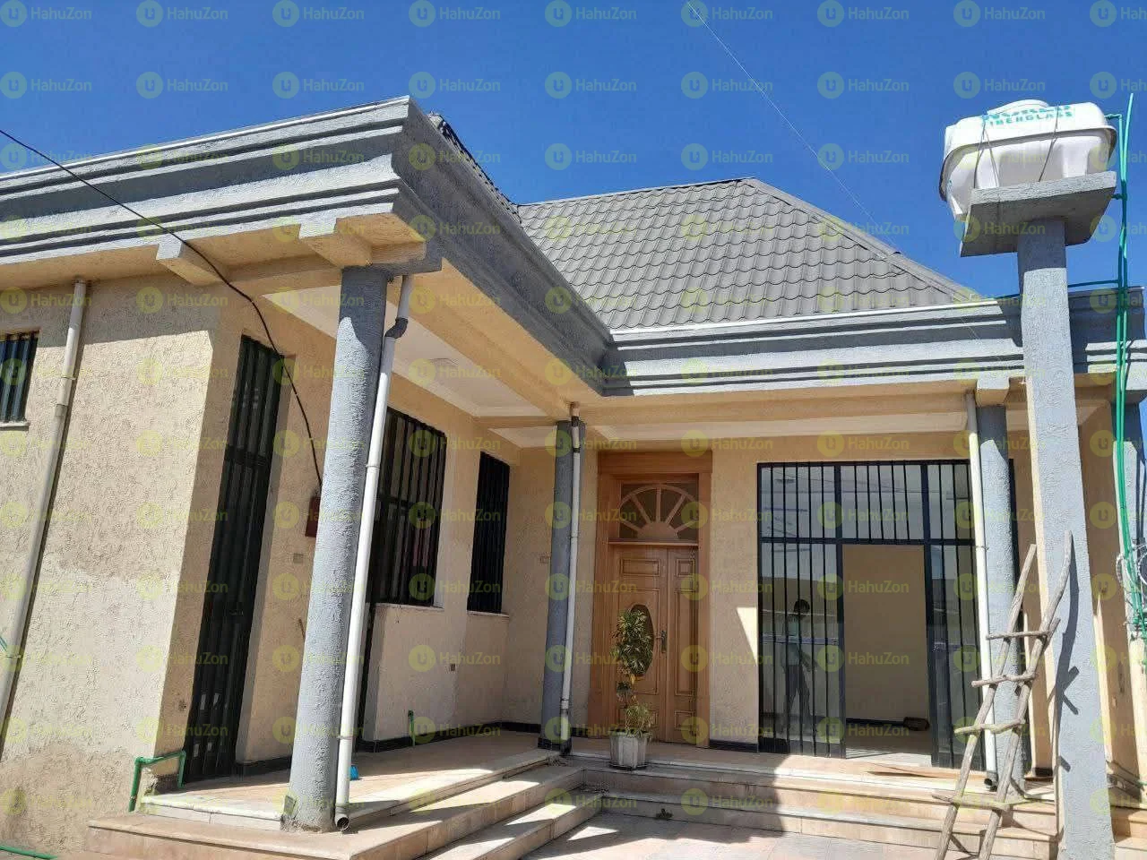 180 ካሬ የሚሸጥ ቪኣል ቤት በአያት