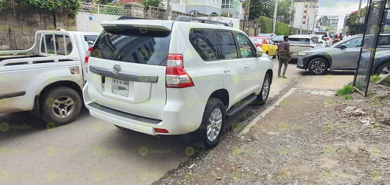 2017 Model-Toyota Landcruiser Prado