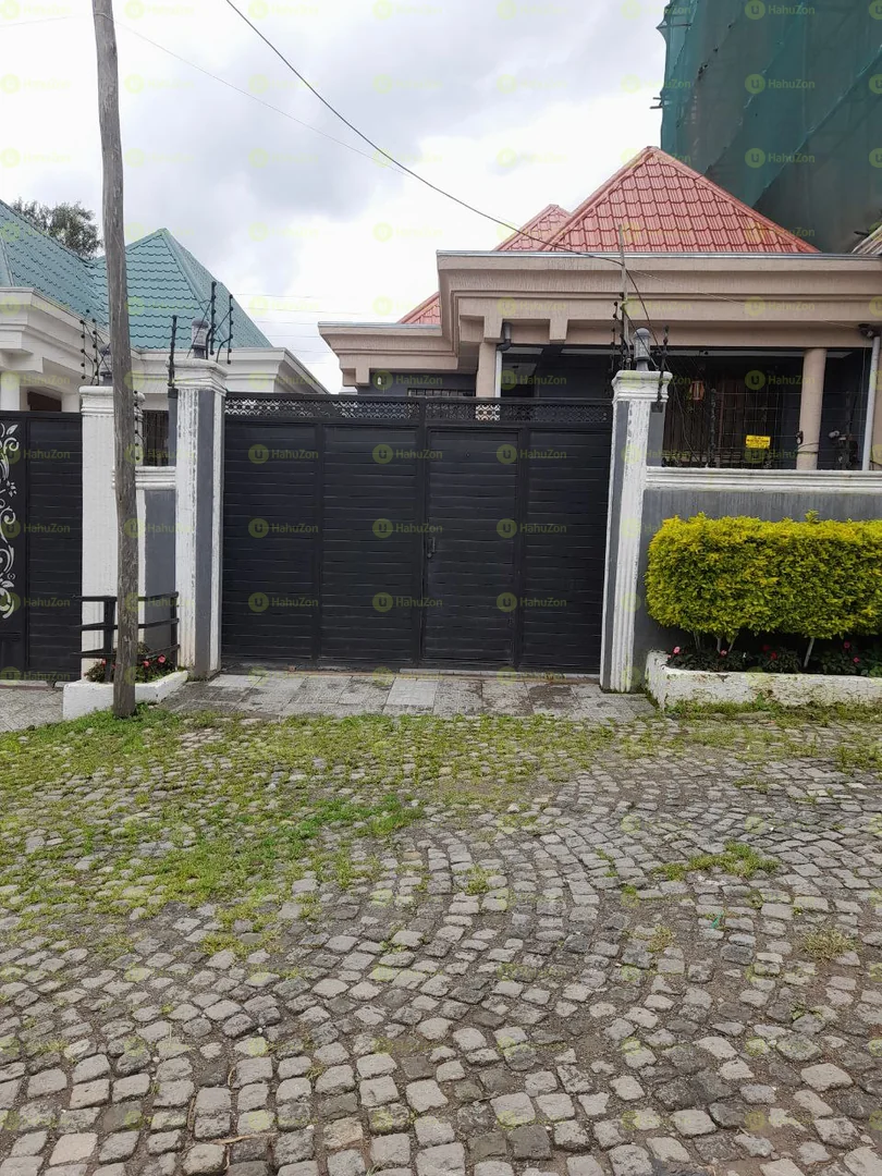 200 ካሬ የሚሸጥ ቪላ ቤት በሰሚት