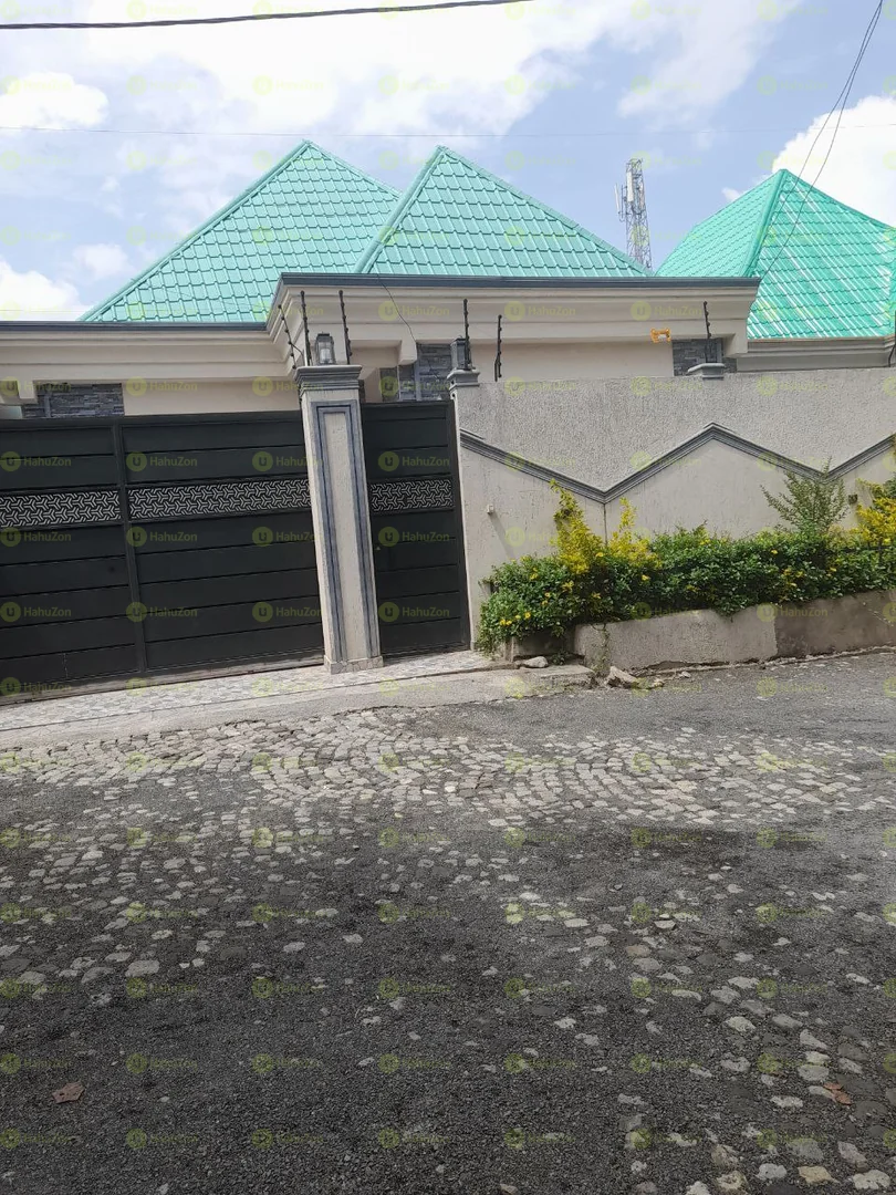 250 ካሬ የሚሸጥ ቪላ ቤት በሰሚት