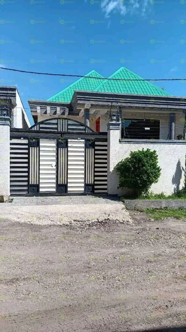 250 ካሬ የሚሸጥ ቪላ ቤት በሰሚት