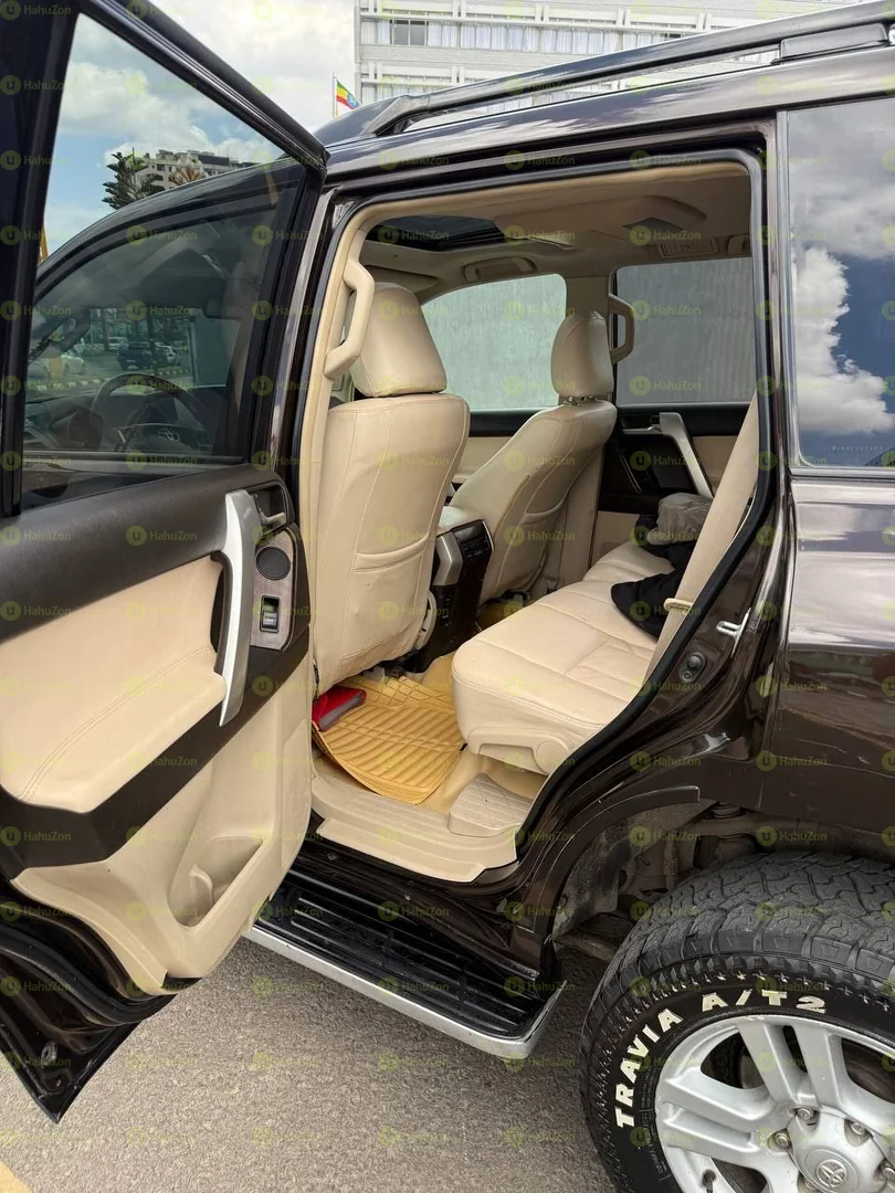 2012 Model-Toyota Landcruise Prada Europe