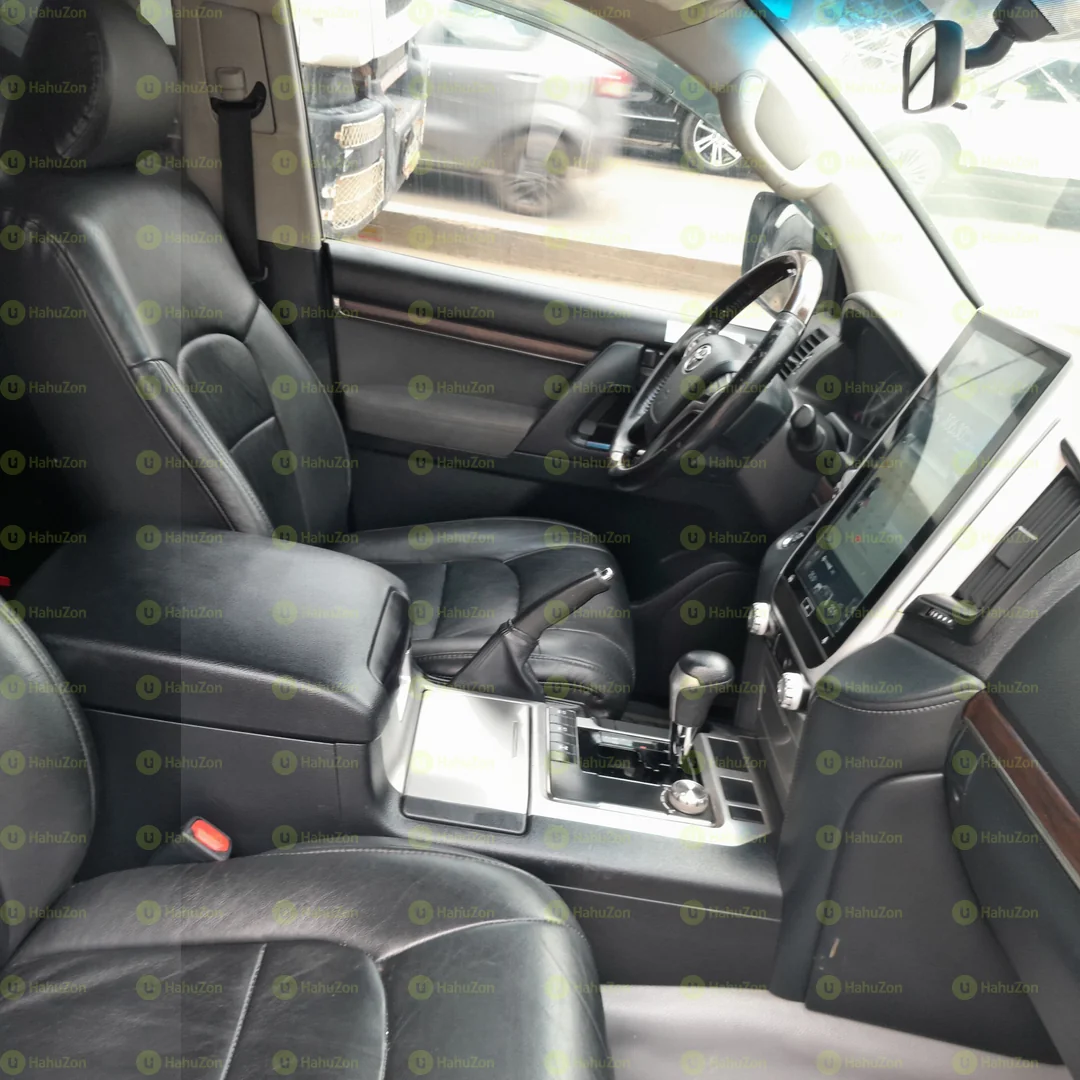 2019 Model-Toyota Landcruiser V8