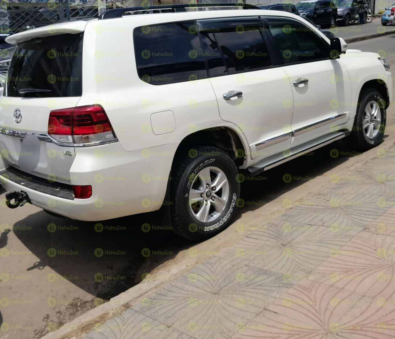2019 Model-Toyota Landcruiser V8