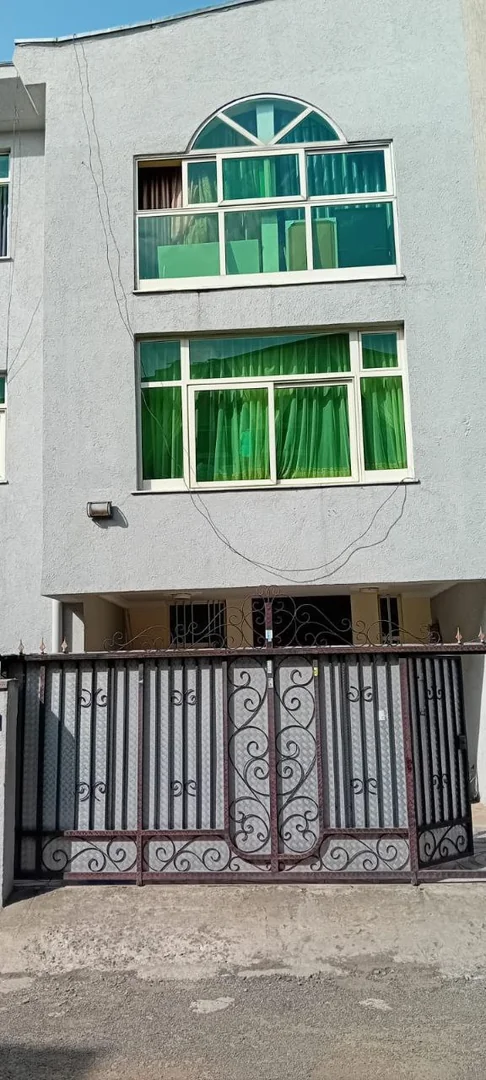 100 ካሬ የሚሸጥ ቤት በጀሞ ዮቴክ