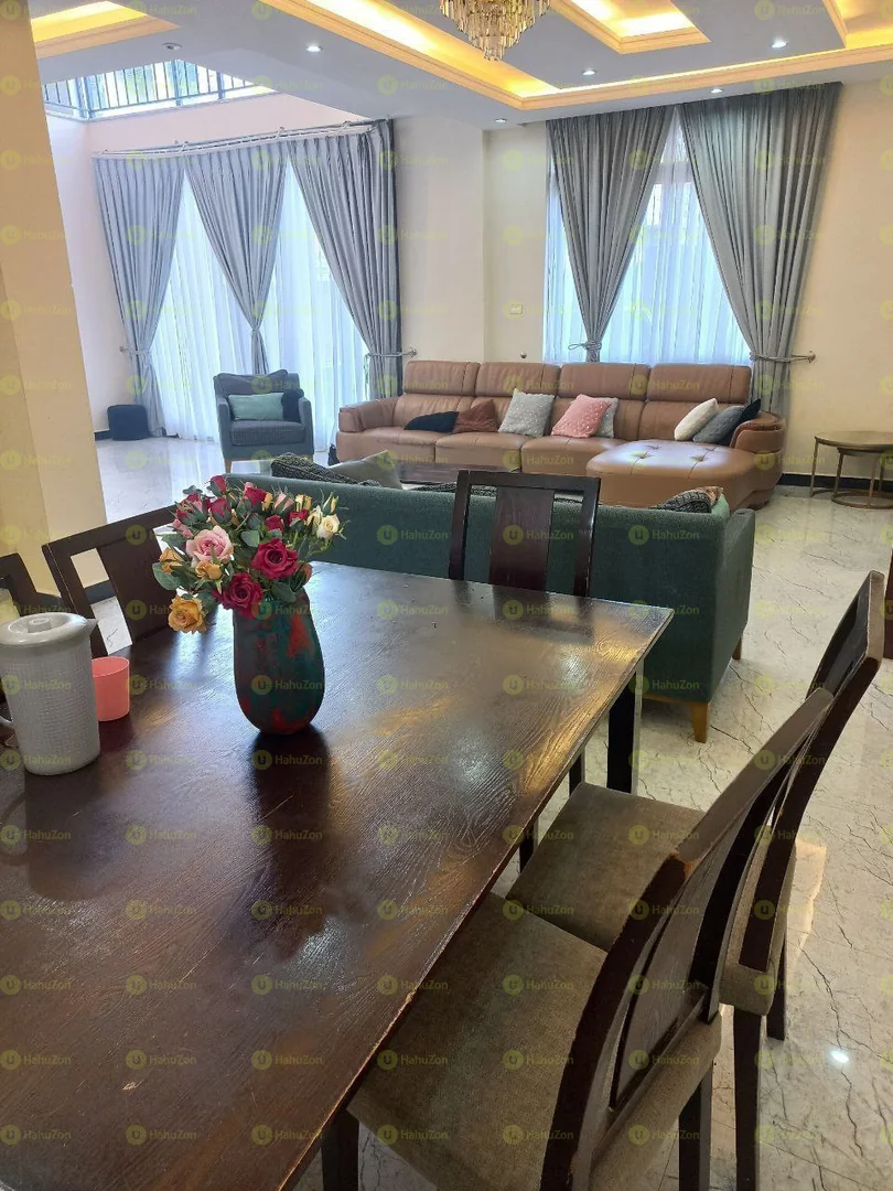 250 ካሬ የሚሸጥ G+2  ቤት በሰሚት