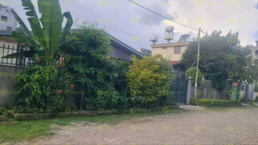 365 ካሬ የሚሸጥ ቪላ ቤት በአያት ኮንፓውንድ ውስጥ