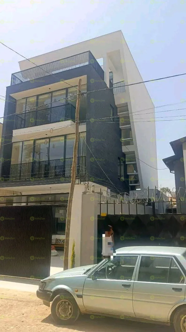 200 ካሬ የሚሸጥ G+3 ቤት በቦሌ ሆምስ