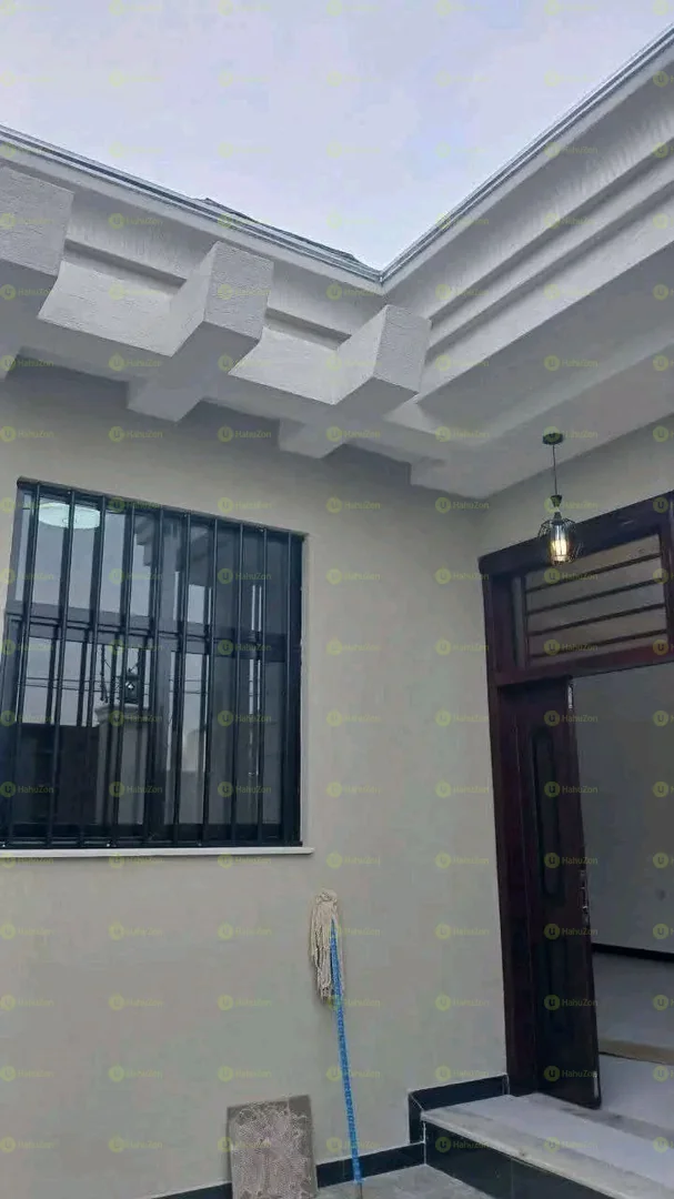 153 ካሬ የሚሸጥ ዘመናዊ ቪላ ቤት በሰሚት