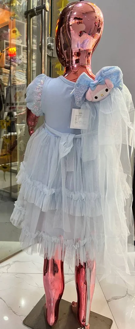 ቀሚስ እና ፀጉር ላይ የሚደረግ ቬል