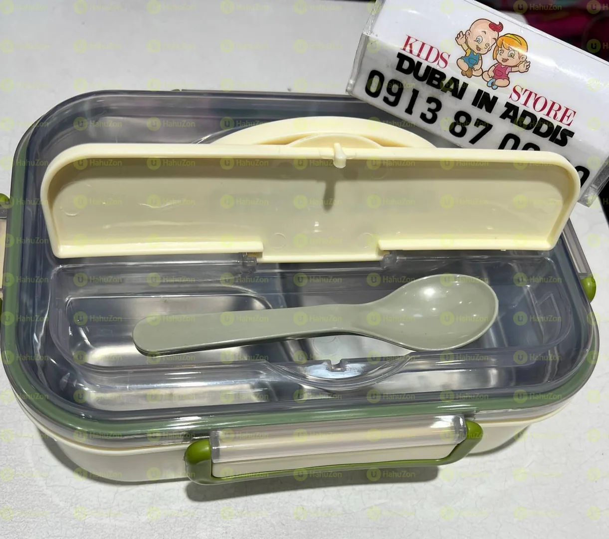 ባለ 3 ፓርቲሽን የምሳ እቃ ከማንኪያ ጋር