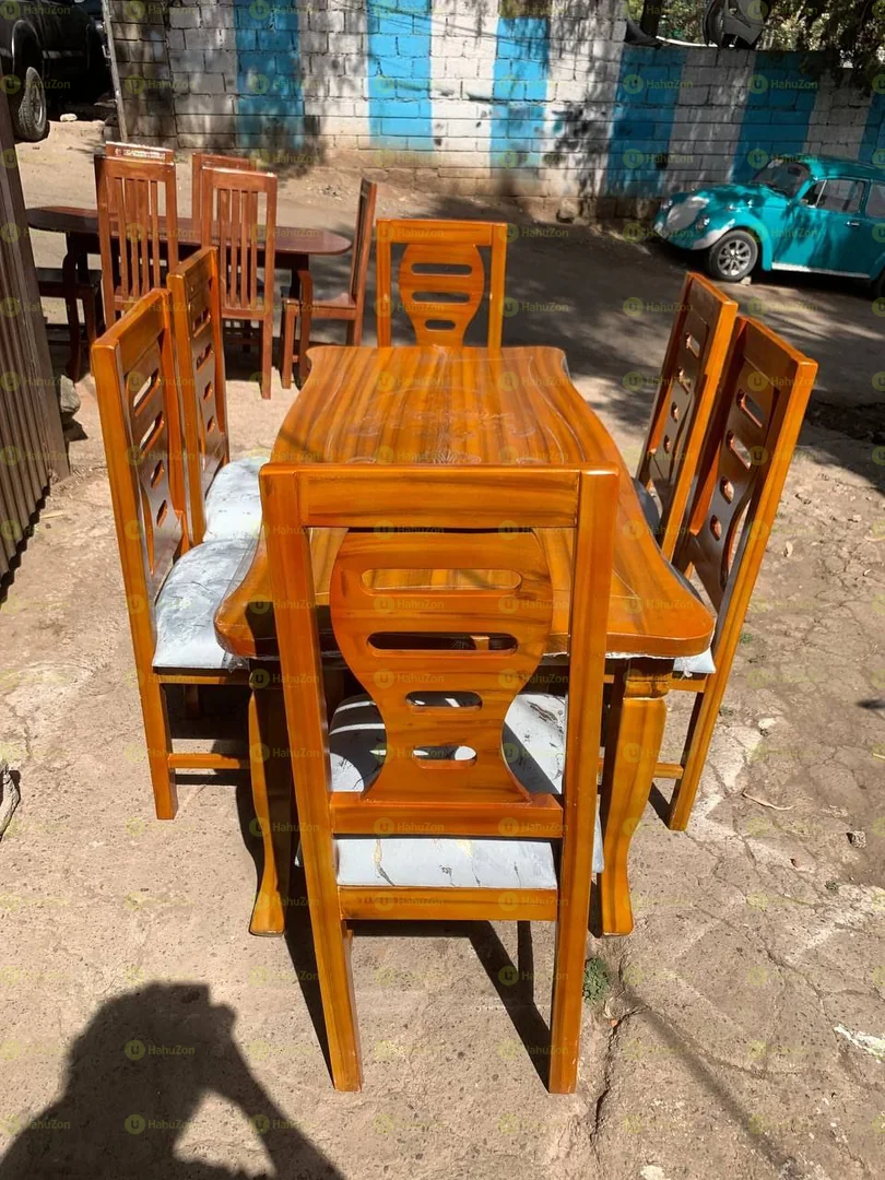 ባለ 6 ወንበር የምግብ ጠረጴዛ