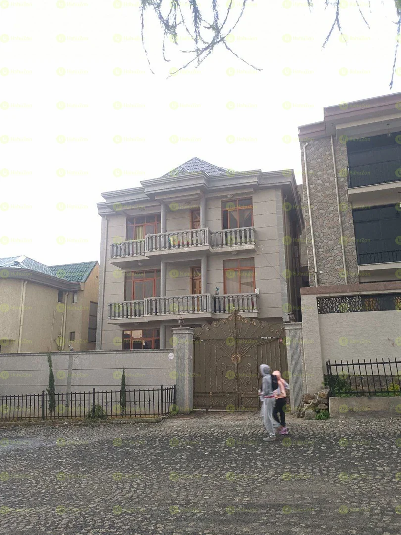 250 ካሬ የሚሸጥ G+2 ቤት በሰሚት