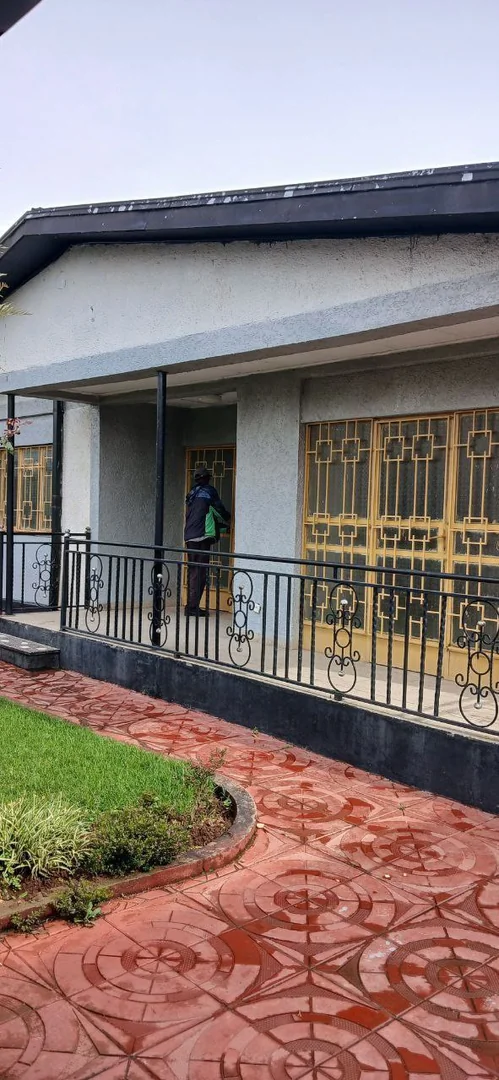 300 ካሬ የሚሸጥ ቪላ ቤት በአያት