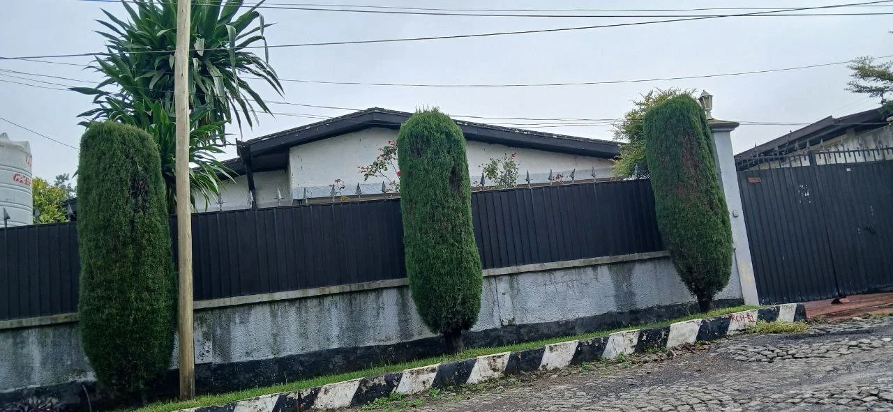 300 ካሬ የሚሸጥ ቪላ ቤት በአያት