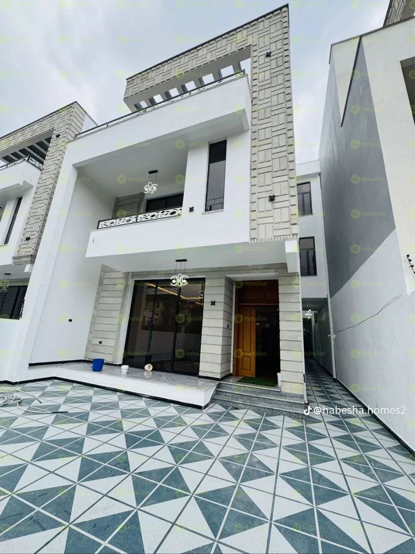 250 ካሬ የሚሸጥ G+2 ቤት በሰሚት