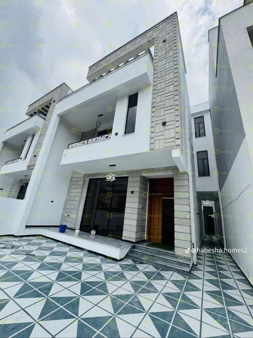 250 ካሬ የሚሸጥ G+2 ቤት በሰሚት