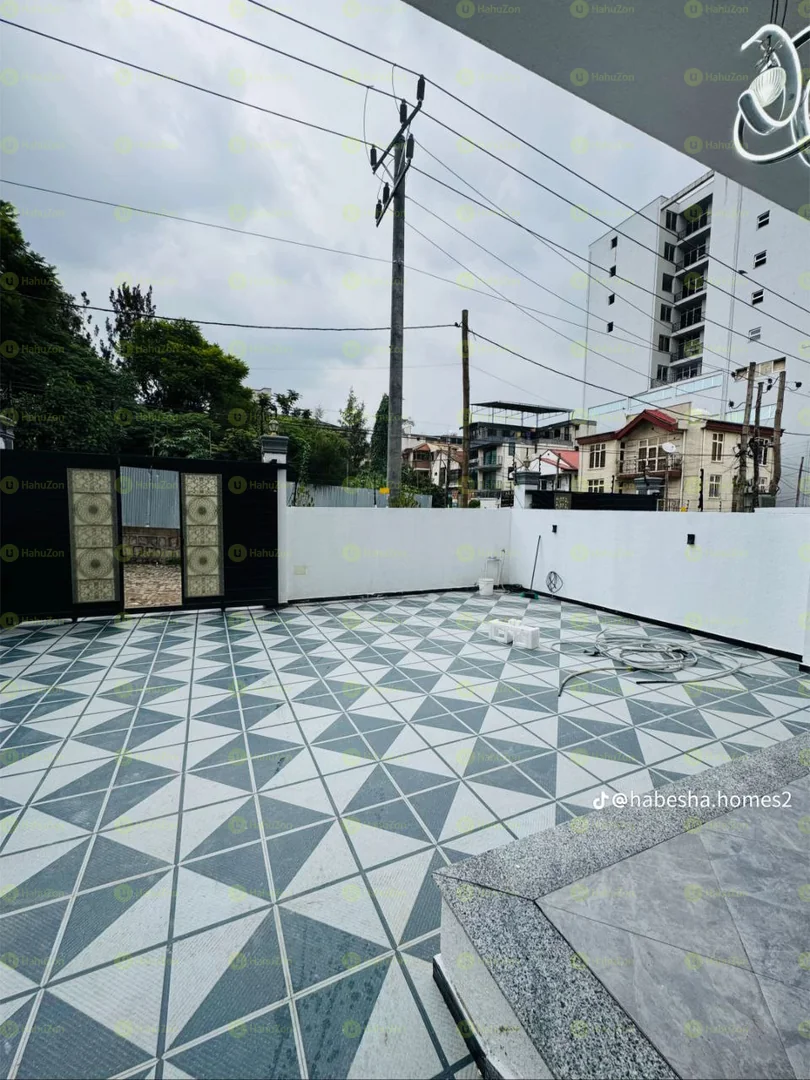 250 ካሬ የሚሸጥ G+2 ቤት በሰሚት