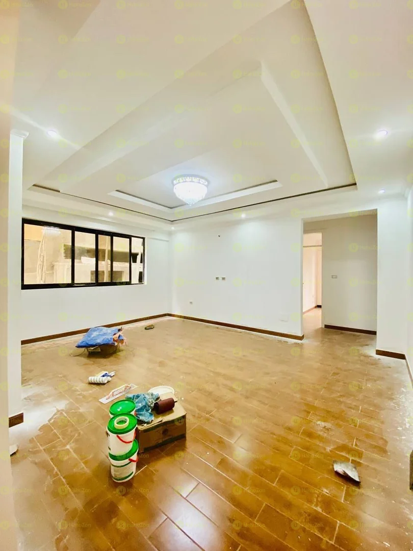 102 ካሬ የሚሸጥ አፓርታማ በሰሚት 72